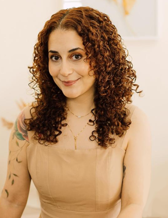 Isabela Santos, esteticista e sócia-fundadora da Casa Santé — especialista em estética facial em Campinas